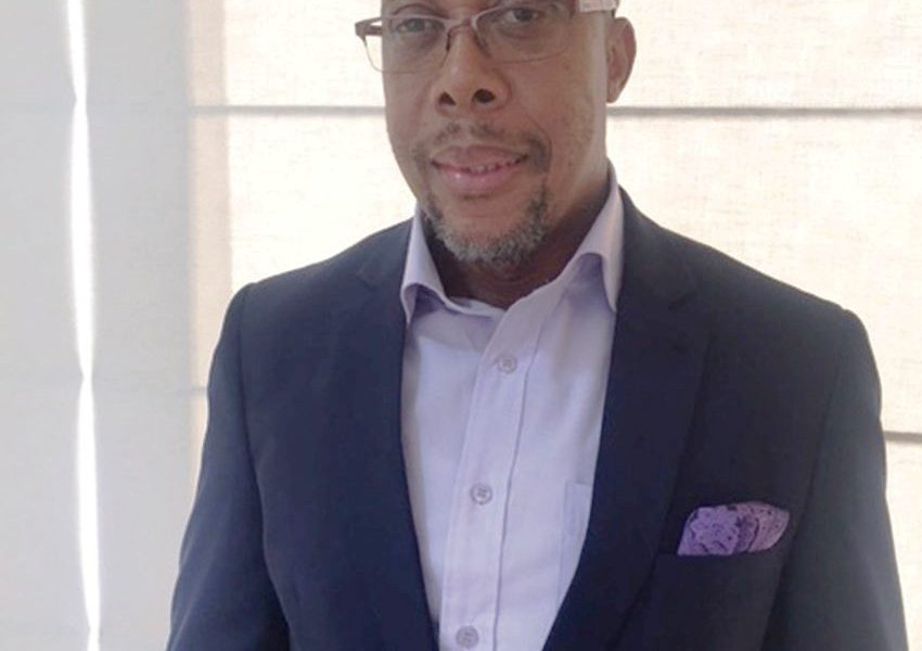 Pedro Mourana artista pl&aacute;stico