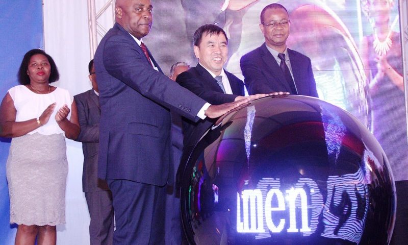 Acto simb&oacute;lico de lan&ccedil;amento do Projecto de Migra&ccedil;&atilde;o Digital em Mo&ccedil;ambique