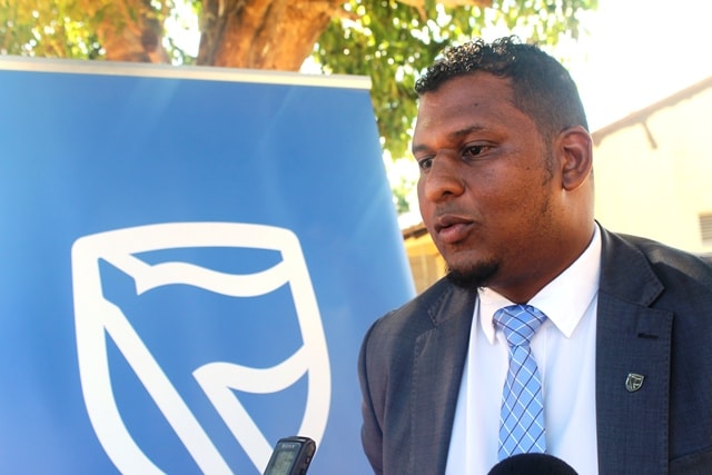 Jair Ismael gerente do balc&atilde;o do Standard Bank em Maxixe