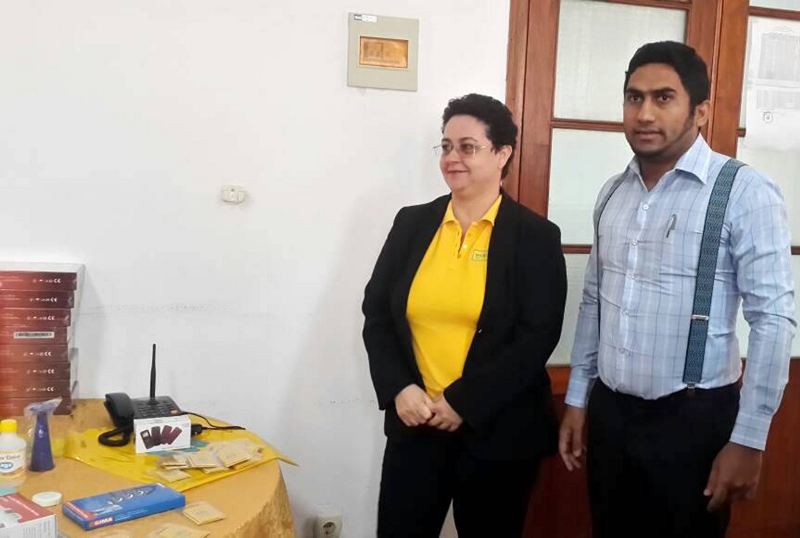 Directora regional Centro da mcel In&ecirc;s Teixeira ao lado do director provincial de Sa&uacute;de da Zamb&eacute;zia Hidayat Kassim