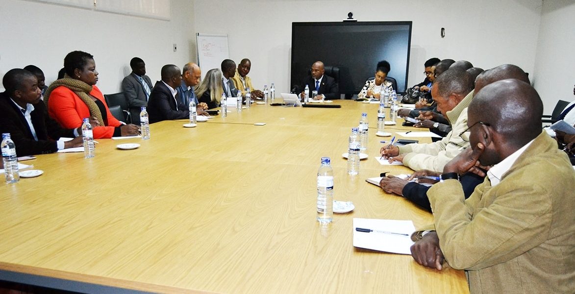 Encontro entre o MTC e as escolas de condução