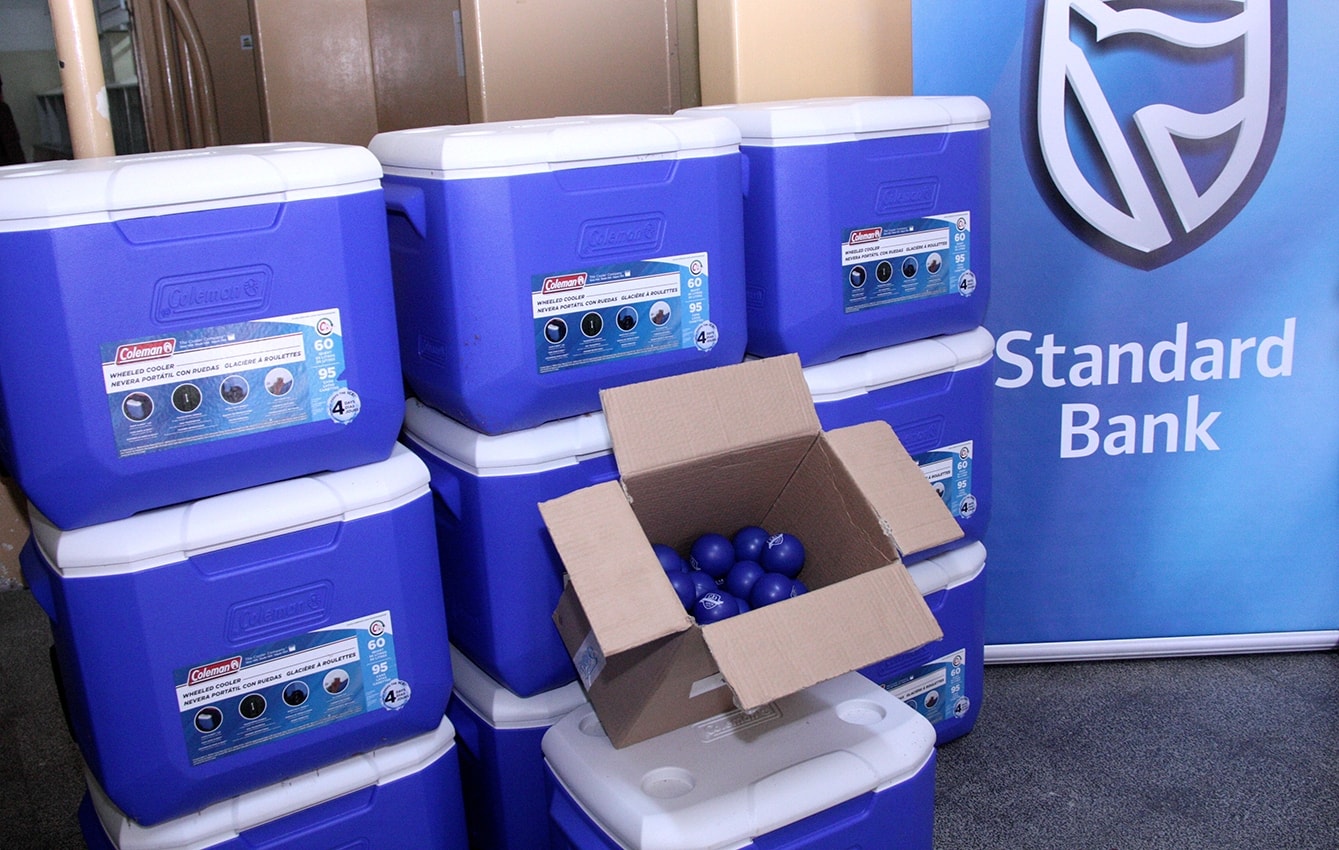 Parte das caixas t&eacute;rmicas oferecidas ao Banco de Sangue do HCM