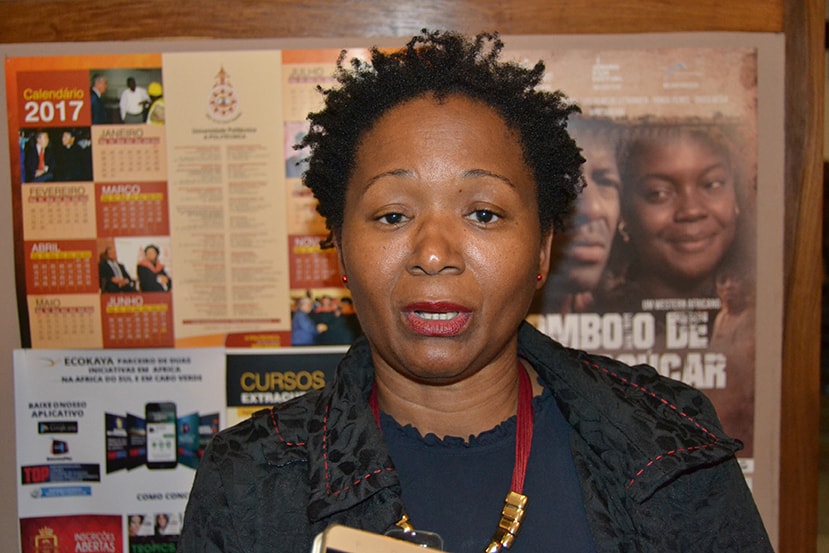 Sara La&iacute;sse coordenadora do ciclo de palestras Tert&uacute;lias Itinerantes