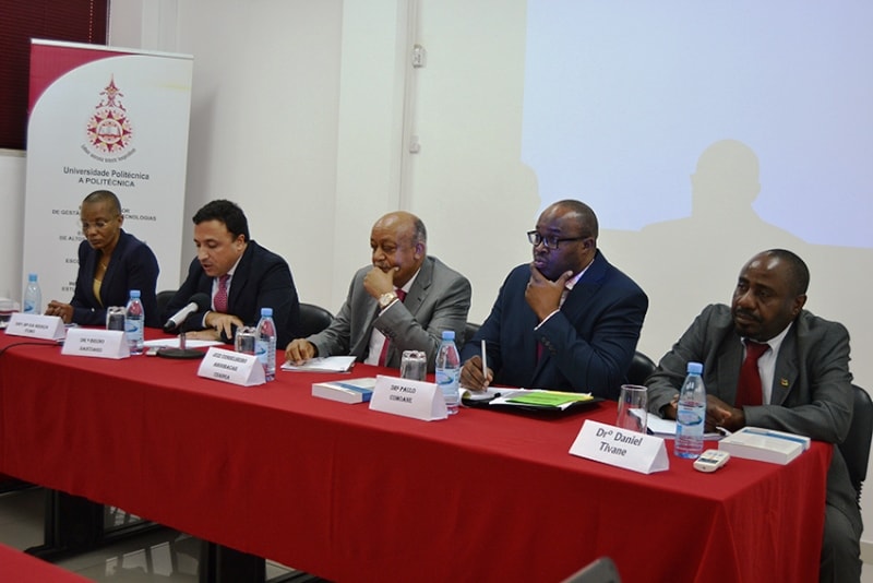 Moderadores da conferência de direito fiscal internacional de Moçambique 2