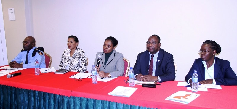 Mesa que presidiu o semin&aacute;rio sobre desembara&ccedil;o do pescado na JUE