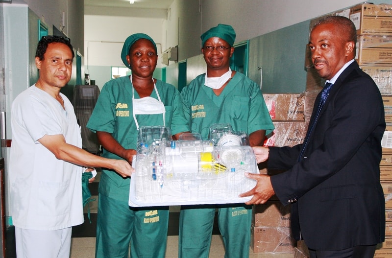 Acto de entrega de consum&iacute;veis cir&uacute;rgicos