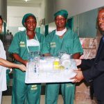 Acto de entrega de consum&iacute;veis cir&uacute;rgicos