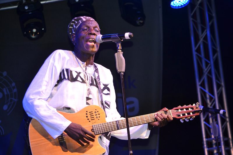 Oliver Mtukudzi 2