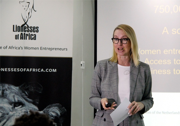 Melanie Hawken fundadora e directora executiva da Lionesses of Africa 1