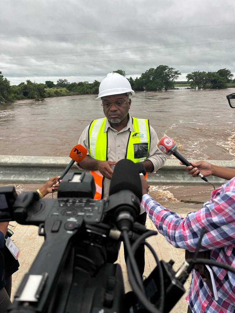 Carlos Mesquita ministro das Obras Publicas Habitacao e Recursos Hidricos