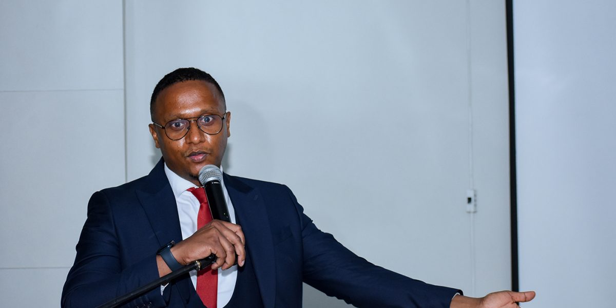 Célio Valy, chefe da Secção de Vendas da Sala de Mercados 4