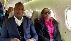 Daniel Chapo, governador da Província de Inhambane ao lado de Eldevina Materula, ministra da Cultura e Turismo