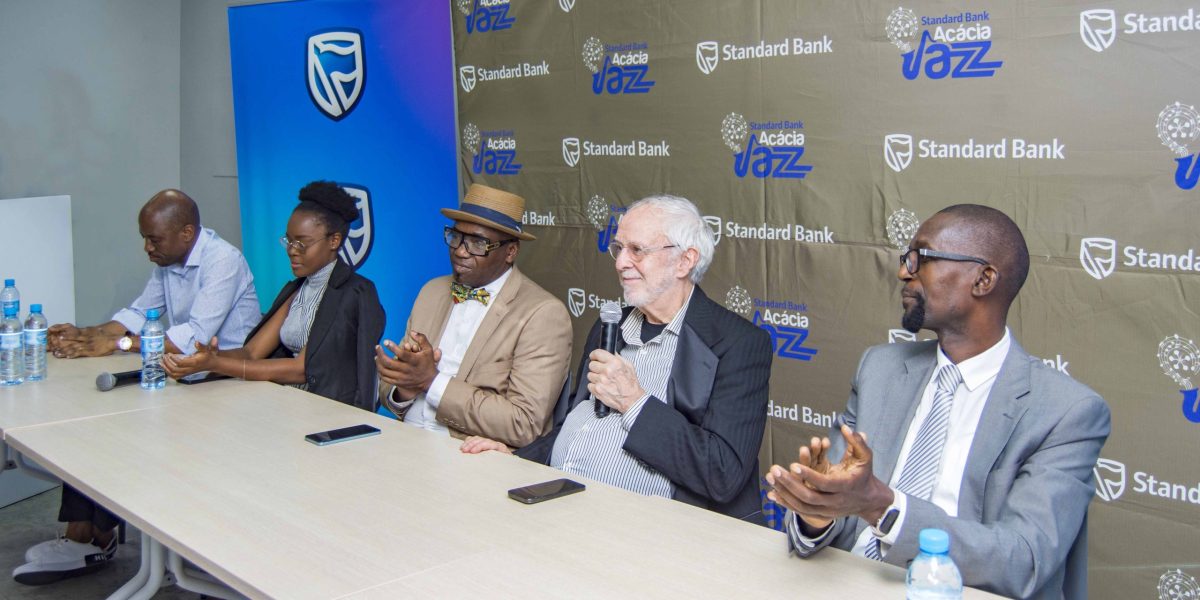 Momento durante a conferência de imprensa (2)