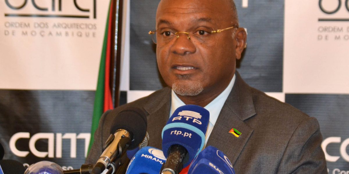 Carlos Mesquita, Ministro das Obras Públicas Habitação e Recursos Hídricos (4)