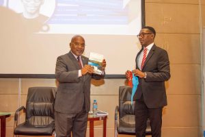 Oferta de um exemplar da obra