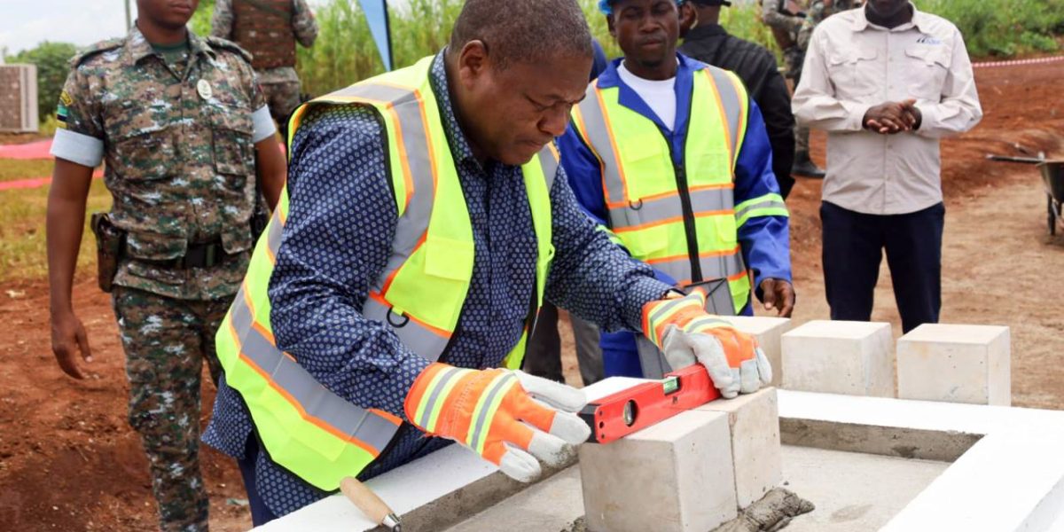 Lançamento da primeira pedra