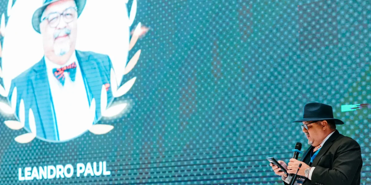 Comunicação, Marketing e Relações Públicas Leandro Paul galardoado com o Prémio Carreira 1