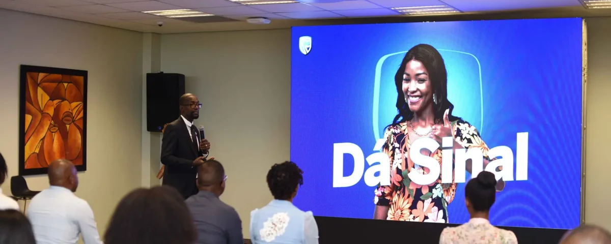 Dá Sinal é novo mote de marca do Standard Bank