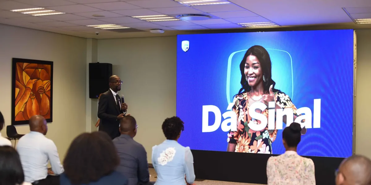 Dá Sinal é novo mote de marca do Standard Bank