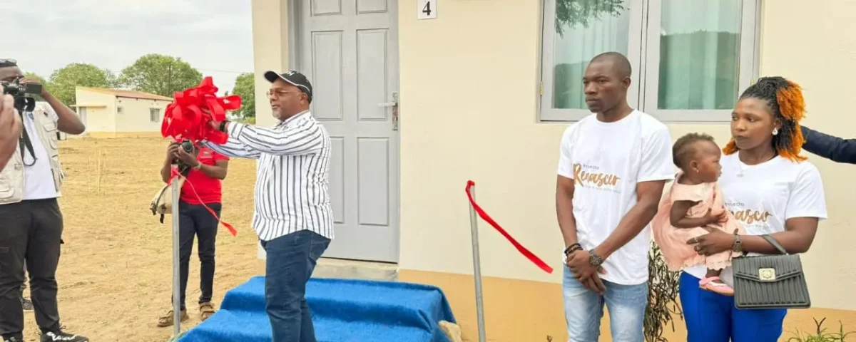 Em Metangula, Niassa Carlos Mesquita entrega 25 novas casas