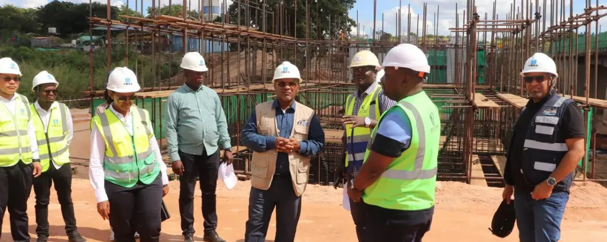 Na província de Sofala Carlos Mesquita monitora obras em curso