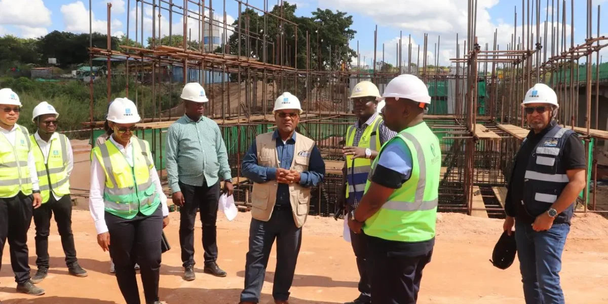 Na província de Sofala Carlos Mesquita monitora obras em curso
