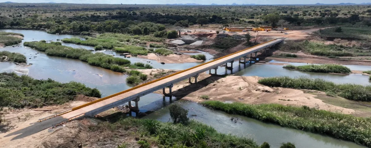 Sobre o rio Lúrio Investidor constrói nova ponte ligando Niassa a Nampula