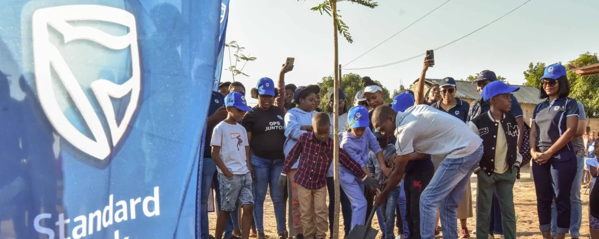 Txuna Maputo com o Verde, Standard Bank planta mais 365 árvores na Estrada Circular de Maputo