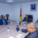 Fernando Rafael, ministro das Obras Públicas, Habitação e Recursos Hídricos, dirige o encontro com a direcção do FFH