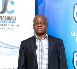 Aníbal Faiane, director da Faculdade de Ciências e Tecnologia da Universidade Joaquim Chissano (4) Aníbal Faiane, director da Faculdade de Ciências e Tecnologia da Universidade Joaquim Chissano (4)