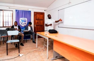 Pormenor da sessão de formação em programação (4) Pormenor da sessão de formação em programação (4)