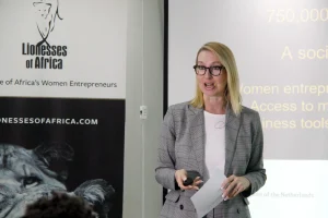 Melanie Hawken, fundadora da Lionesses of Africa (1)