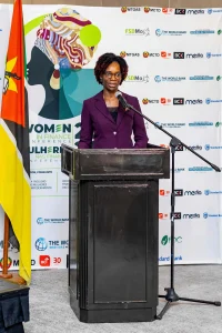 Ivete Alane, ministra do Trabalho, Género e Acção Social (2)