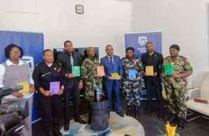 Oferta de livros a Academia Militar Marechal Samora Moisés Machel (1)