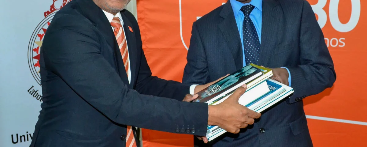 Entrega simbólica dos Livros (1)