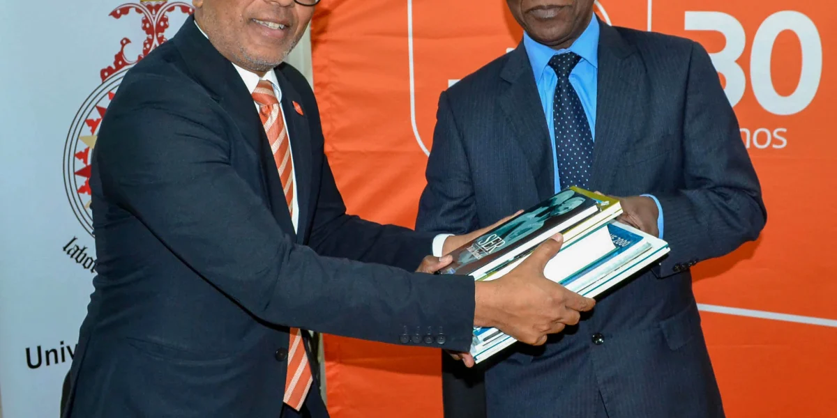 Entrega simbólica dos Livros (1)