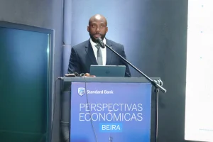Leonel Moniquela, especialista em Operações de Comércio Internacional do Standard Bank (1) Leonel Moniquela, especialista em Operações de Comércio Internacional do Standard Bank (1)