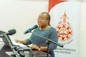 Maria Verónica Nhamona Sitoe, directora das Bibliotecas