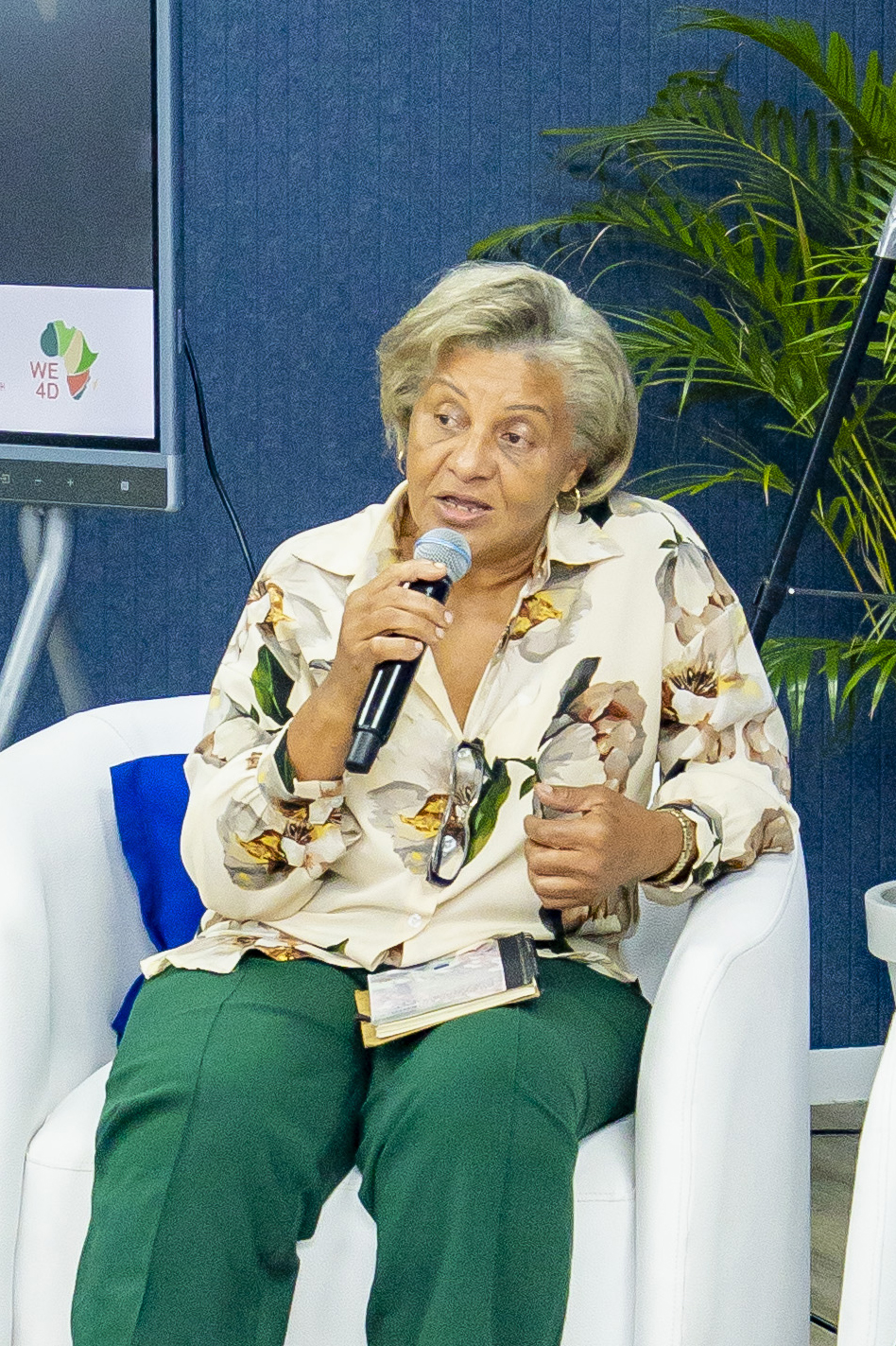 Carla Esculudes, oradora